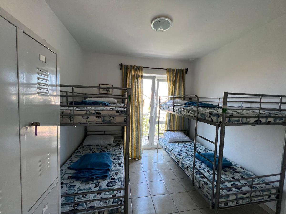 Central Studio Apartments & Dormitory Rooms Supetar Extérieur photo